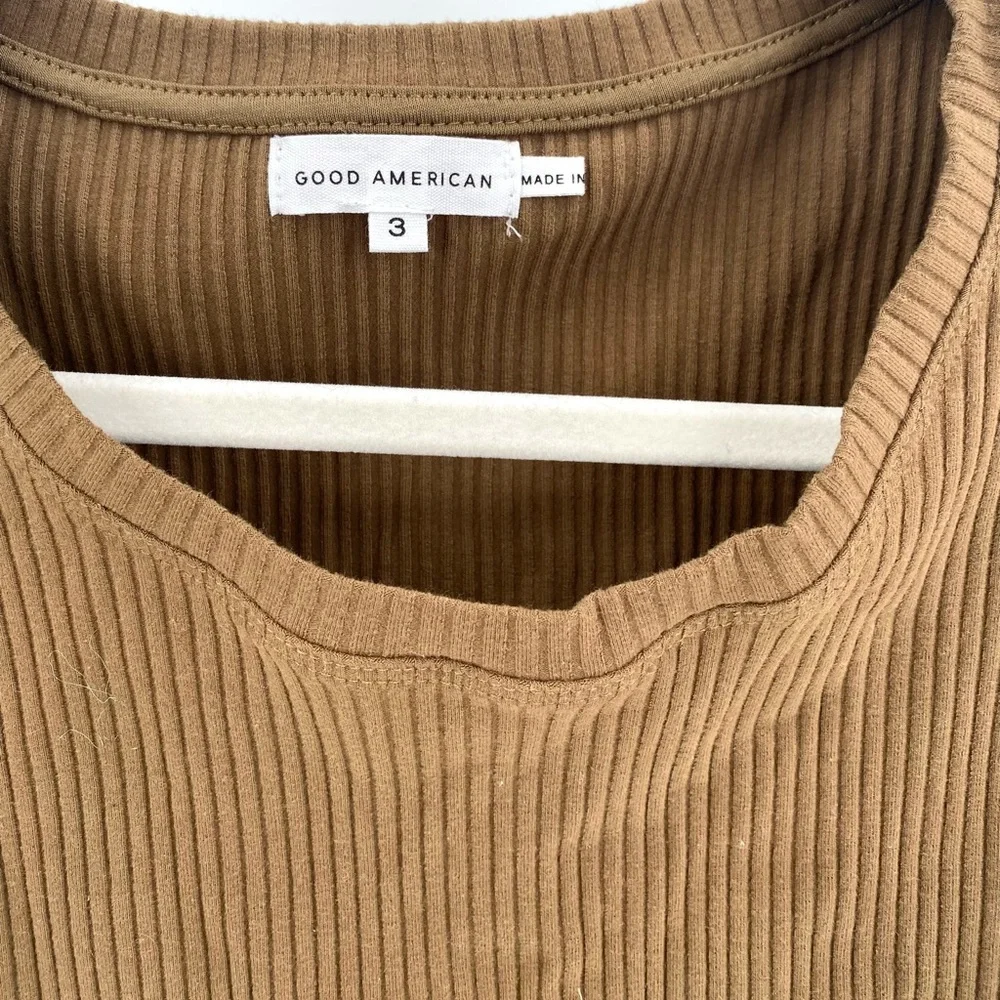 GOOD AMERICAN - Essential Rib Baby T-Shirt in Sepia Brown - Picture 7 of 10